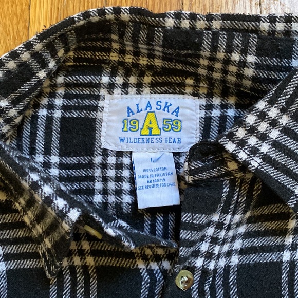 Alaska Wilderness Gear 19A59 XL Black and White Flannel - Picture 3 of 3